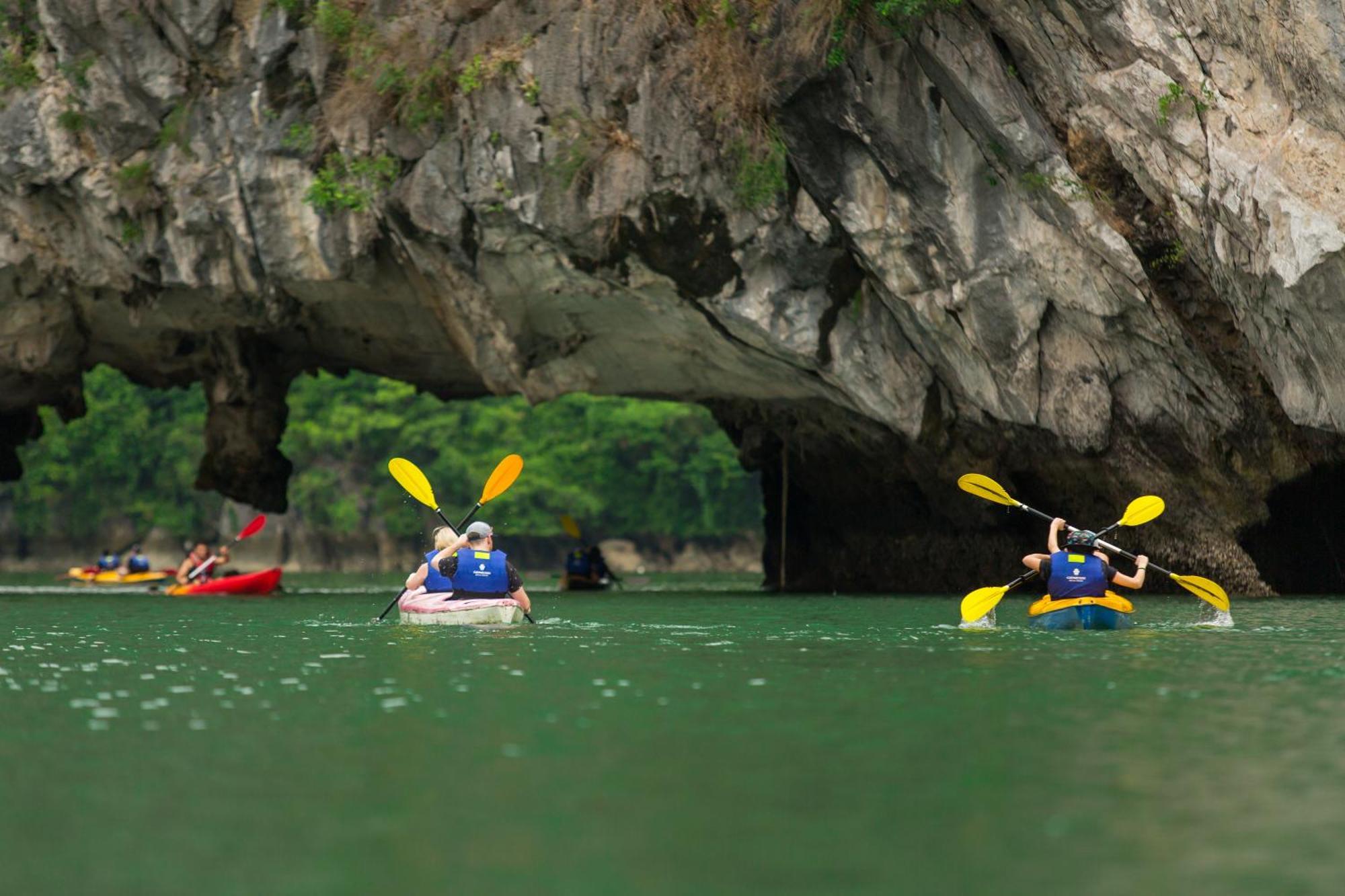 Genesis Luxury Regal Cruises Hotel Ha Long Bagian luar foto