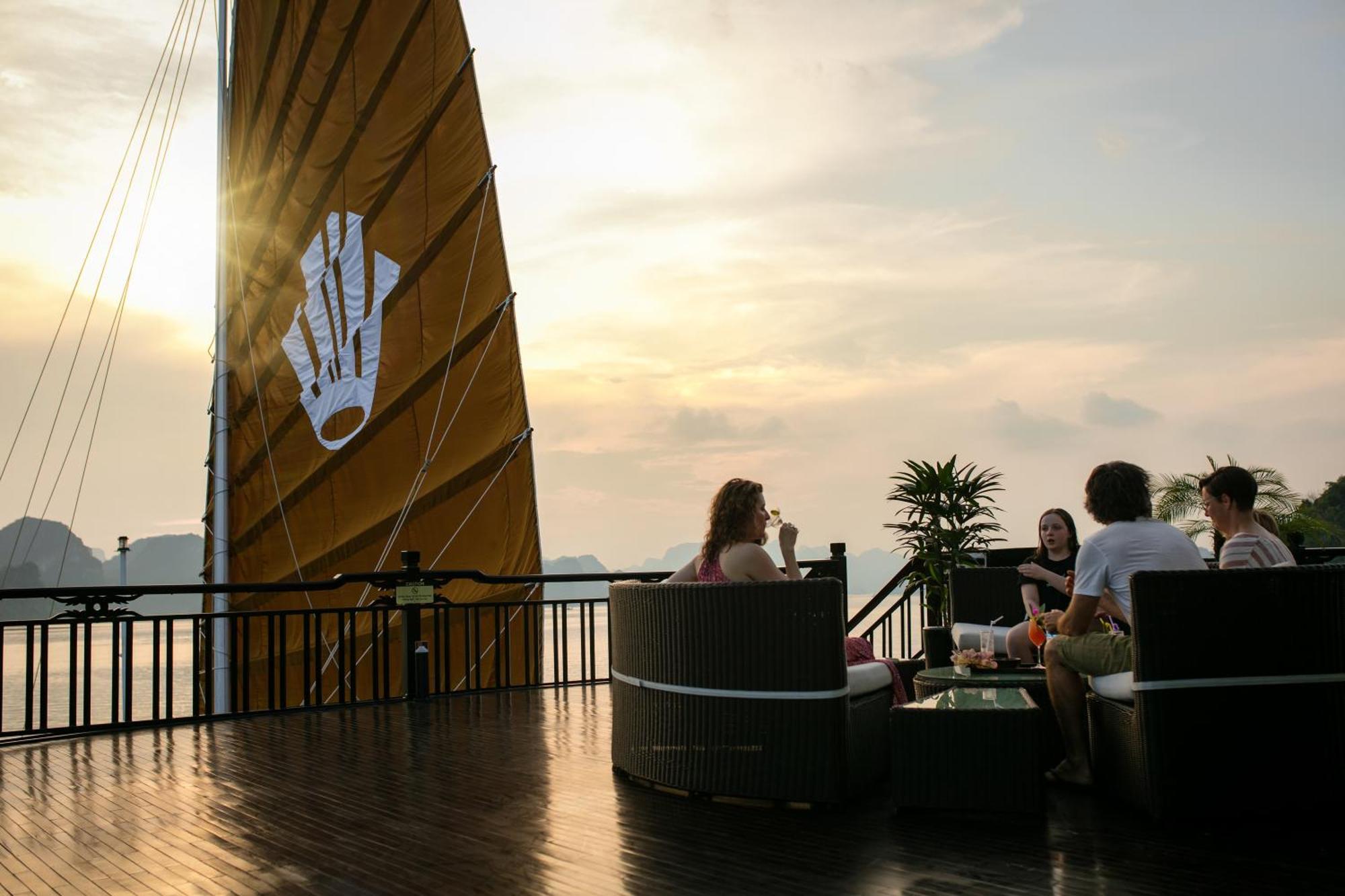 Genesis Luxury Regal Cruises Hotel Ha Long Bagian luar foto